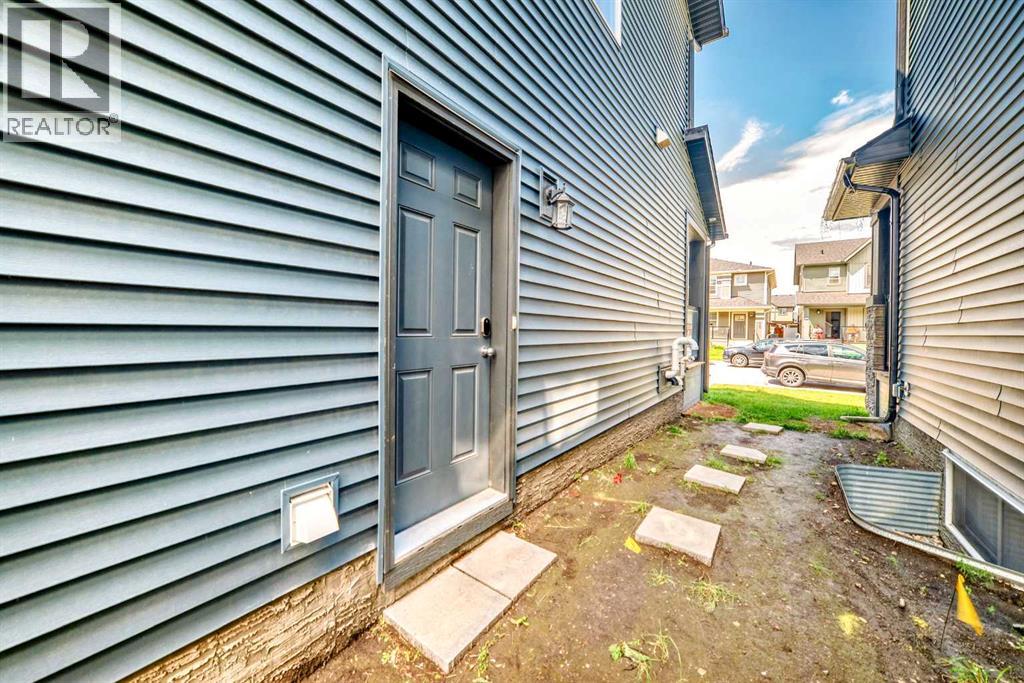 Photo 32 of 221 Midgrove Mews Sw, Airdrie AB