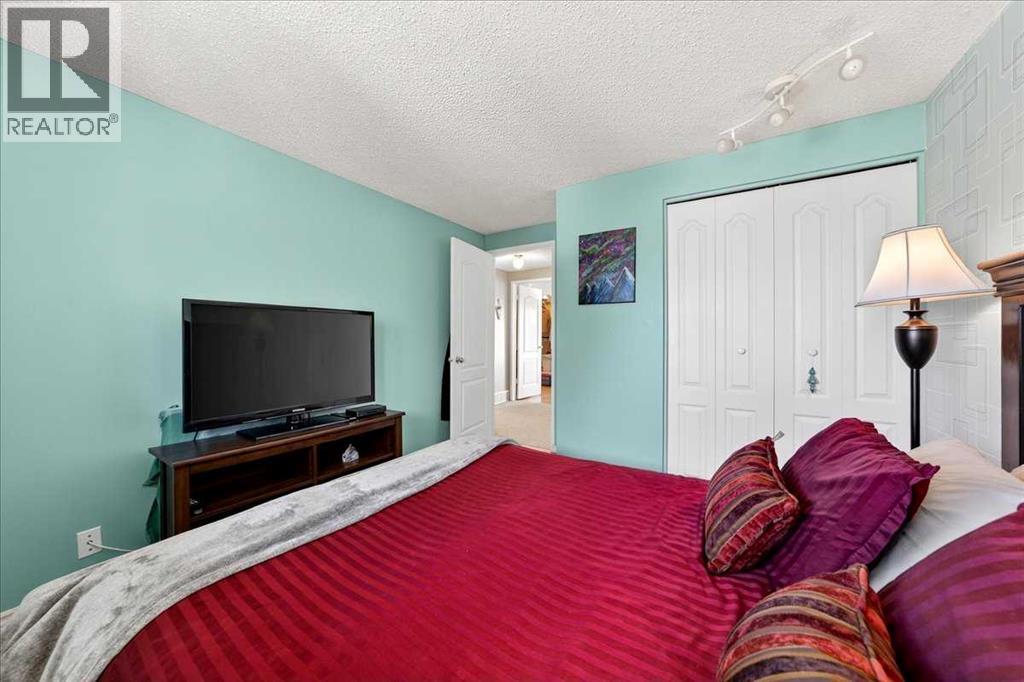 Single Family House for Sale in   Avenue NE Pineridge Calgary 