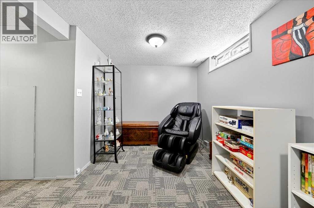 Single Family House for Sale in   Avenue NE Pineridge Calgary 
