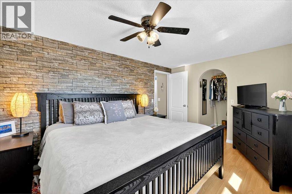 Single Family House for Sale in   Avenue NE Pineridge Calgary 
