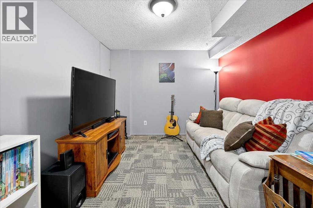 Single Family House for Sale in   Avenue NE Pineridge Calgary 