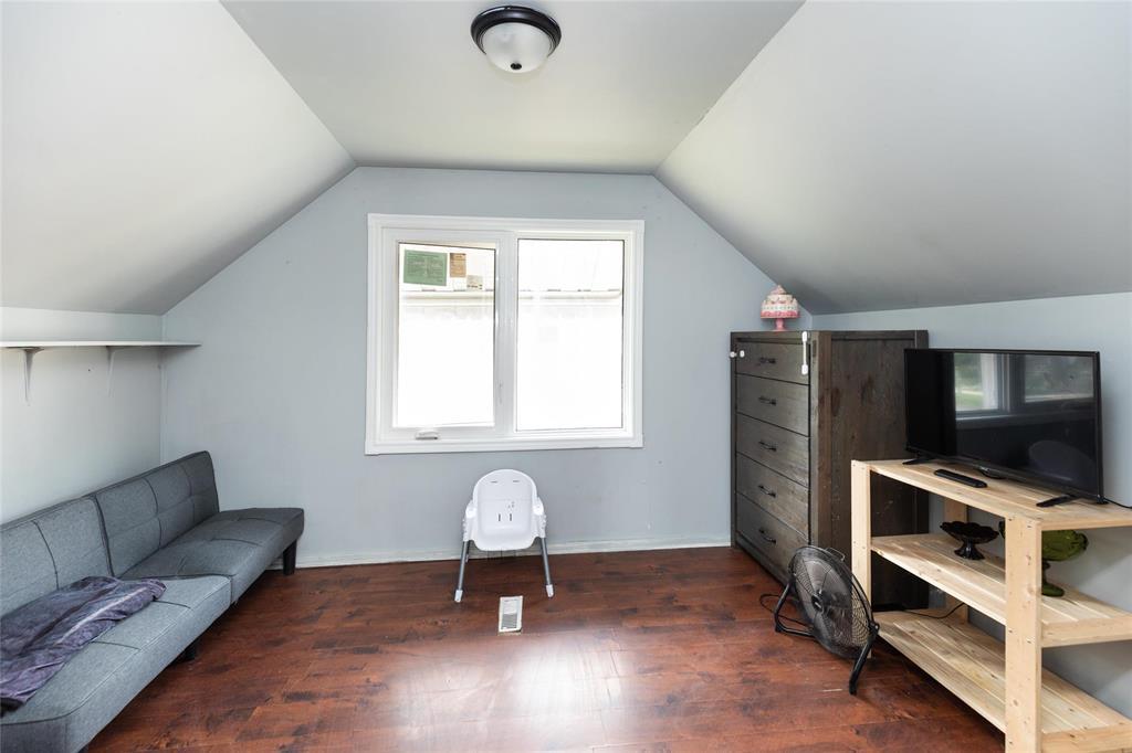 Photo 17 of 723 Talbot Avenue, Winnipeg MB