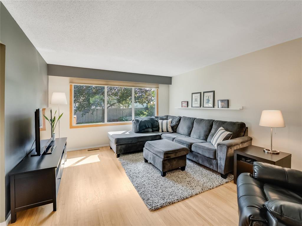 Photo 5 of 6 Meadowbrook Road, Winnipeg MB