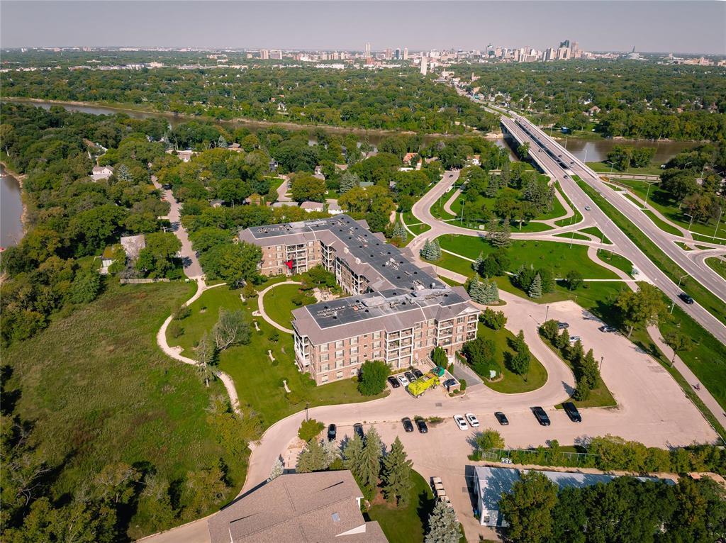 Photo 40 of 128 40 Dunkirk Drive, Winnipeg MB