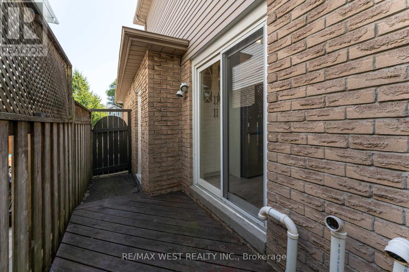 Photo 34 of 172 Lichen Crescent, Oshawa ON