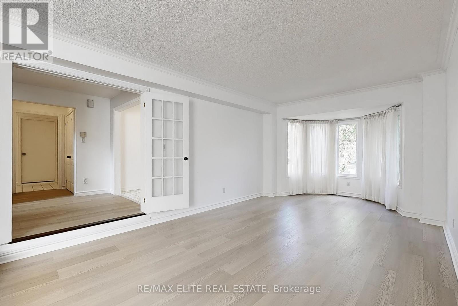 Photo 4 of 48 John Button Boulevard, Markham ON