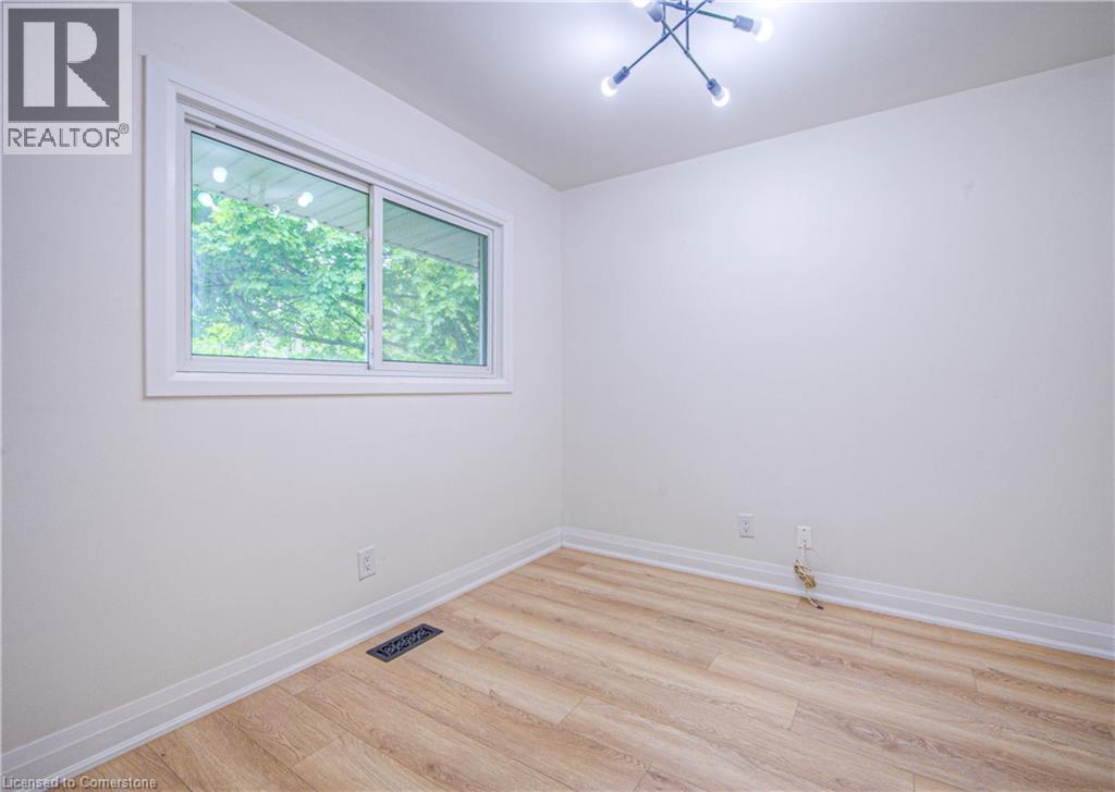 Photo 18 of 76 Ravine Drive, Cambridge ON