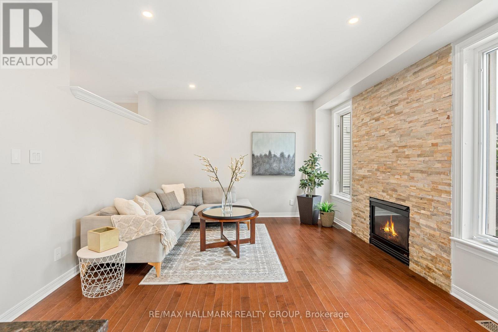 Photo 19 of 41 Smoketree Crescent E, Ottawa ON