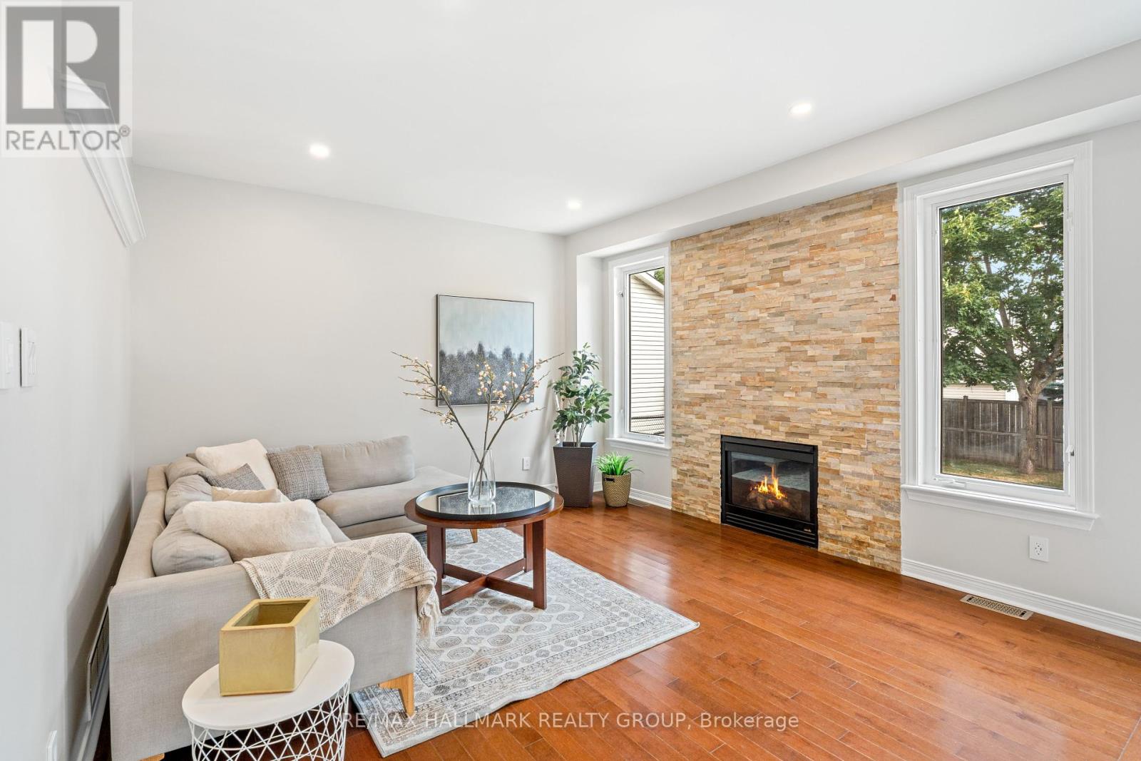 Photo 18 of 41 Smoketree Crescent E, Ottawa ON