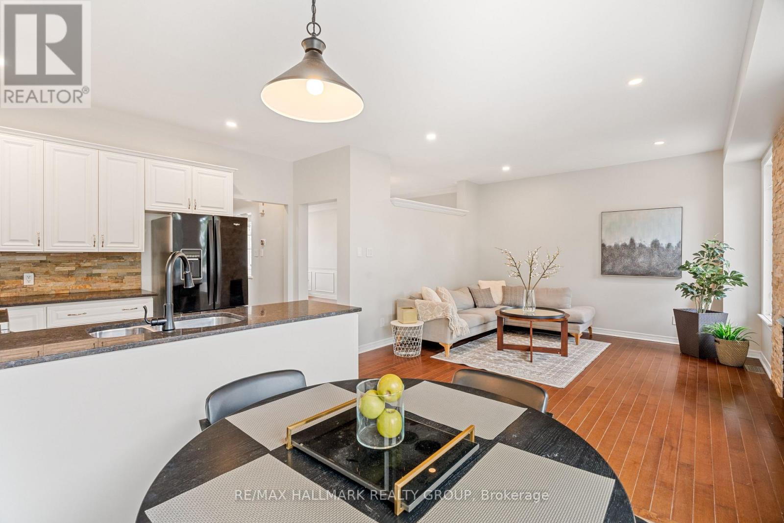 Photo 11 of 41 Smoketree Crescent E, Ottawa ON