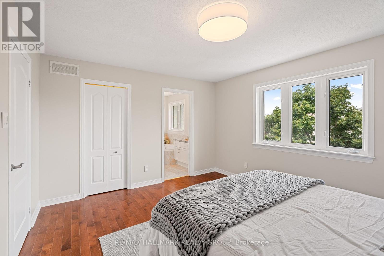 Photo 24 of 41 Smoketree Crescent E, Ottawa ON