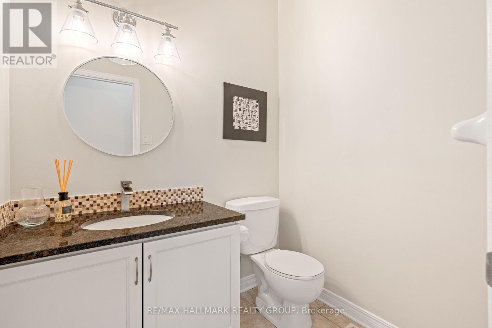 Photo 21 of 41 Smoketree Crescent E, Ottawa ON