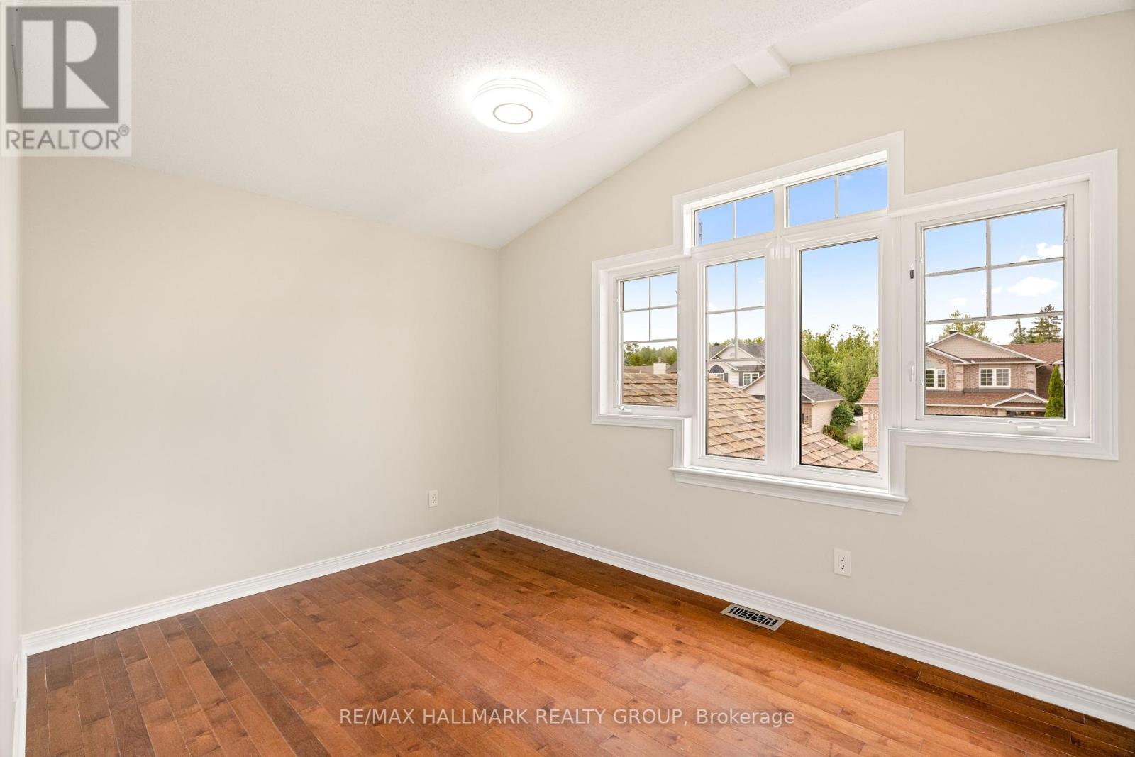 Photo 31 of 41 Smoketree Crescent E, Ottawa ON
