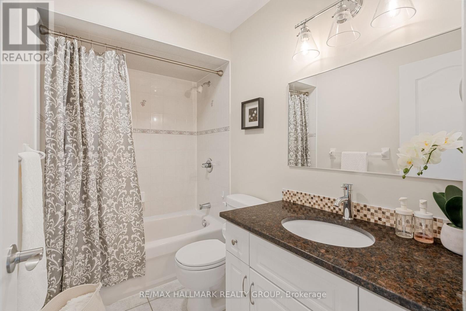 Photo 27 of 41 Smoketree Crescent E, Ottawa ON