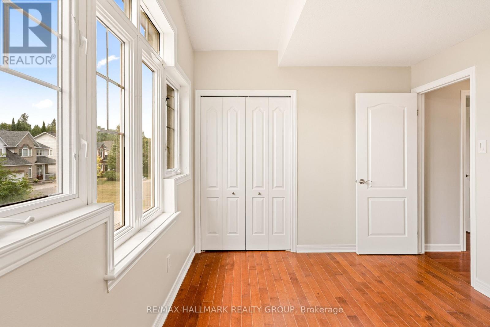 Photo 32 of 41 Smoketree Crescent E, Ottawa ON