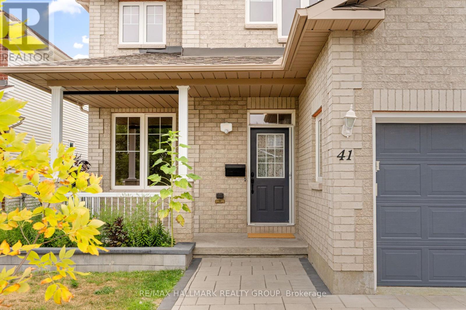 Photo 3 of 41 Smoketree Crescent E, Ottawa ON