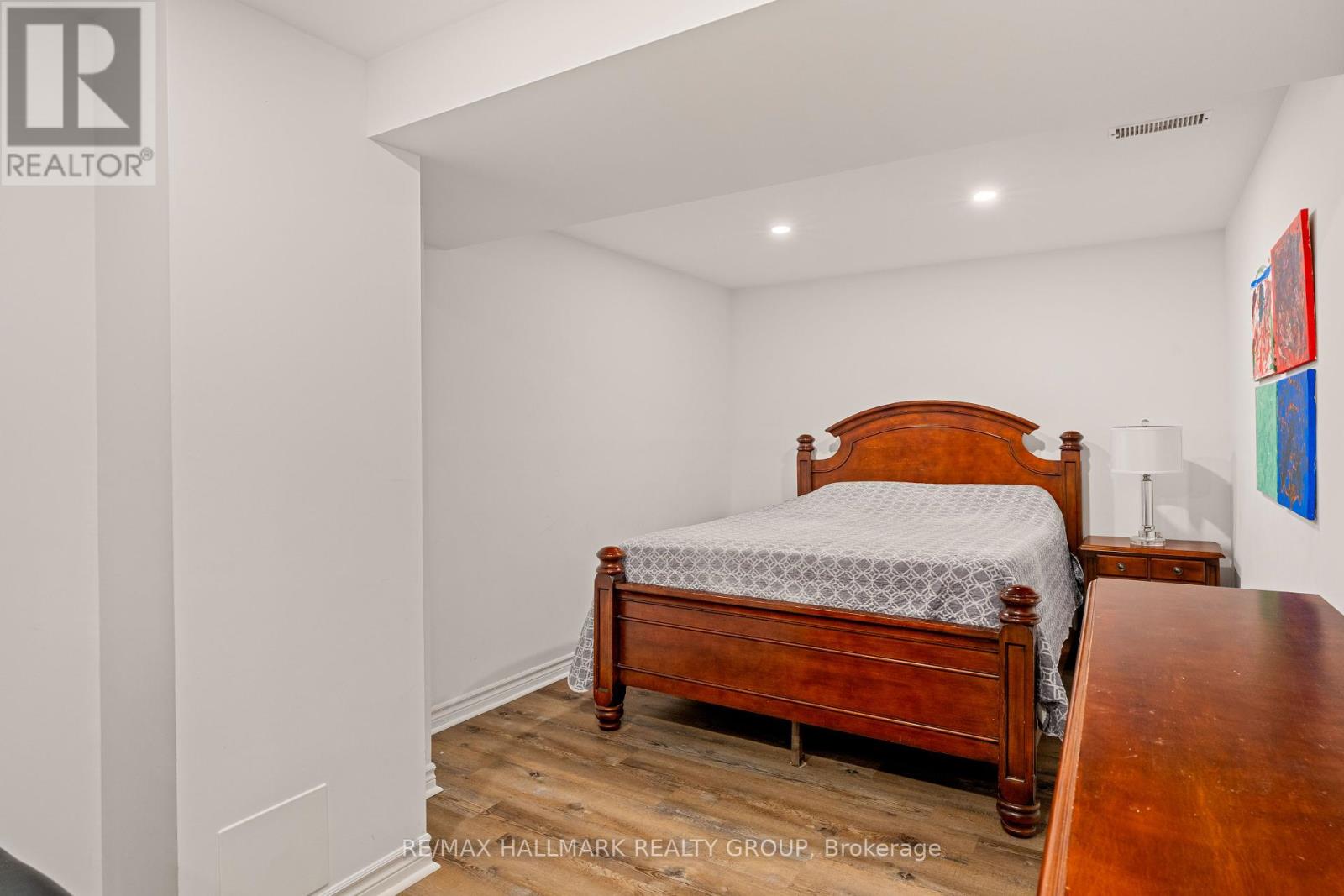 Photo 35 of 41 Smoketree Crescent E, Ottawa ON