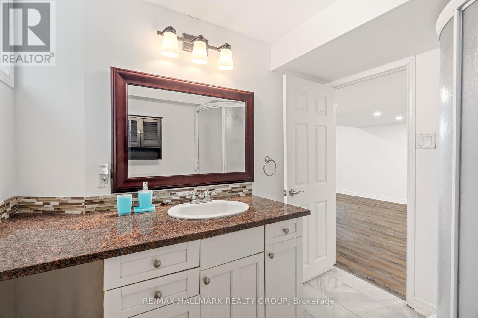 Photo 37 of 41 Smoketree Crescent E, Ottawa ON