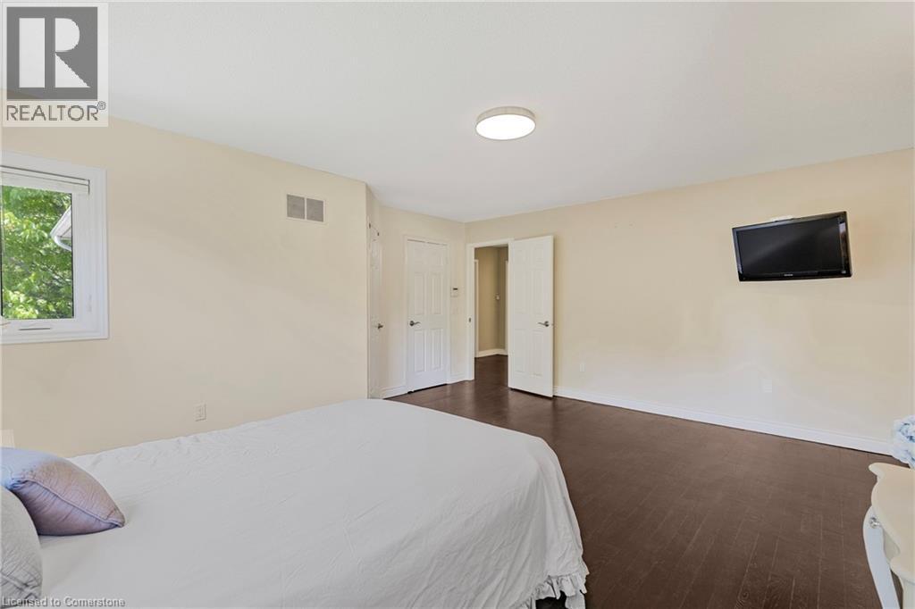 Photo 31 of 3 Coleman Court, Dundas ON