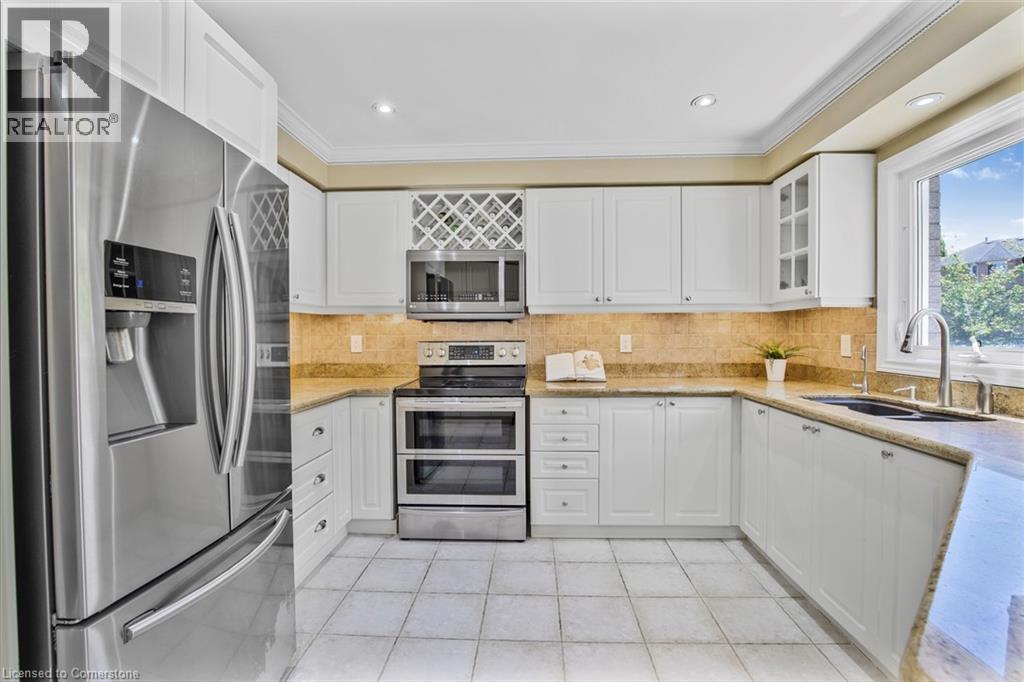 Photo 17 of 3 Coleman Court, Dundas ON