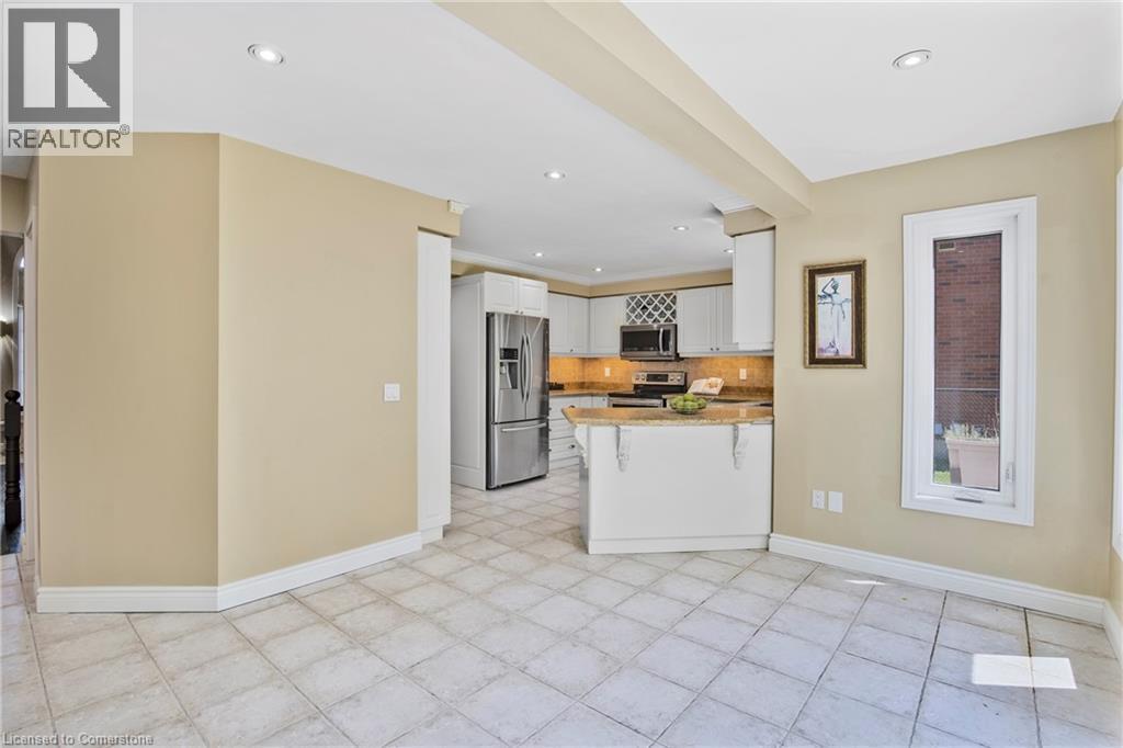 Photo 20 of 3 Coleman Court, Dundas ON