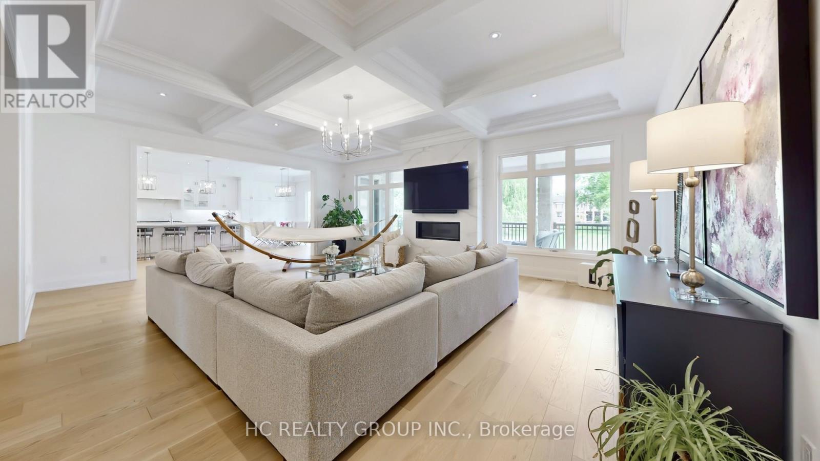 Photo 10 of 18 Denham Drive, Richmond Hill ON