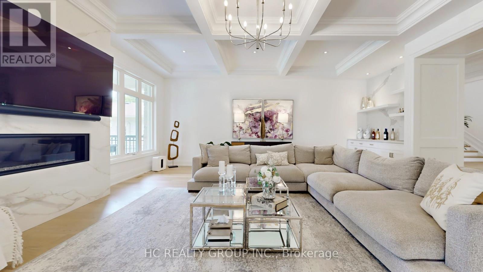 Photo 11 of 18 Denham Drive, Richmond Hill ON