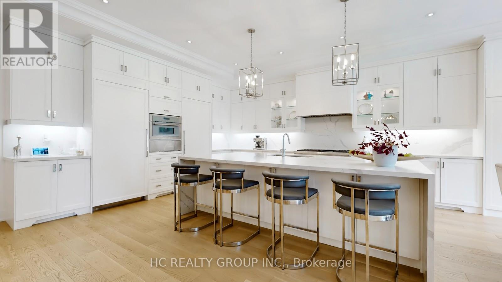 Photo 13 of 18 Denham Drive, Richmond Hill ON