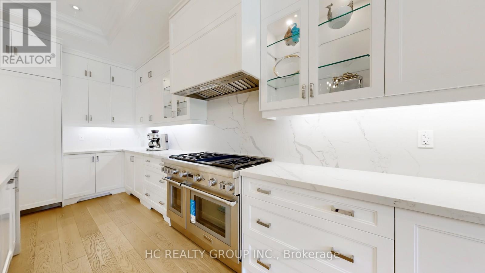 Photo 14 of 18 Denham Drive, Richmond Hill ON