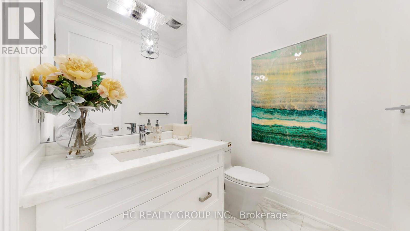 Photo 16 of 18 Denham Drive, Richmond Hill ON