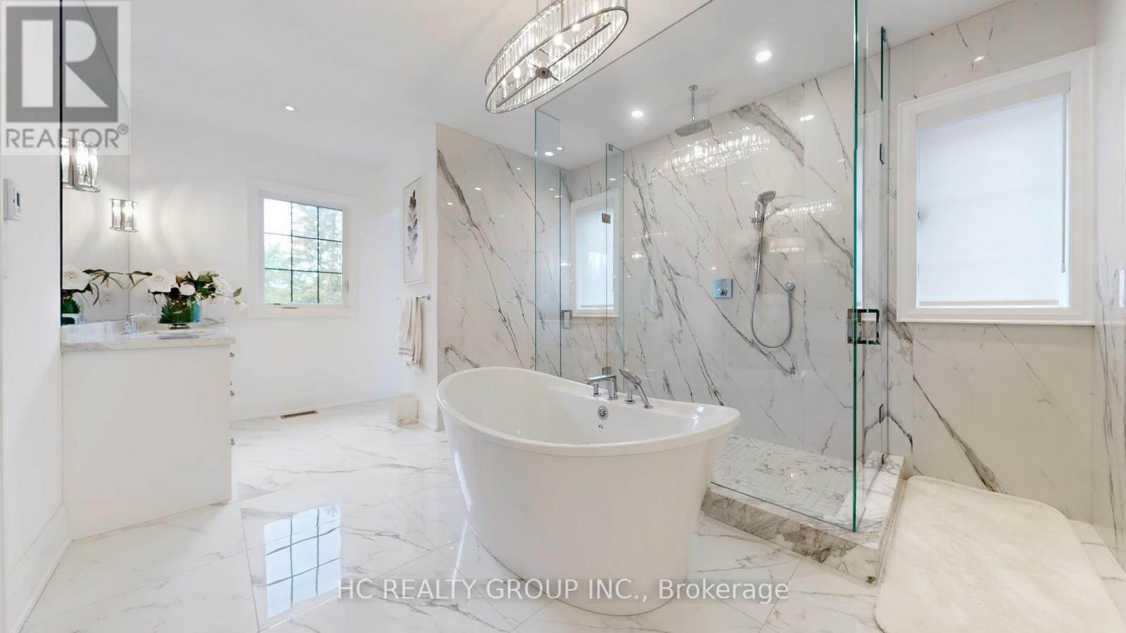 Photo 28 of 18 Denham Drive, Richmond Hill ON