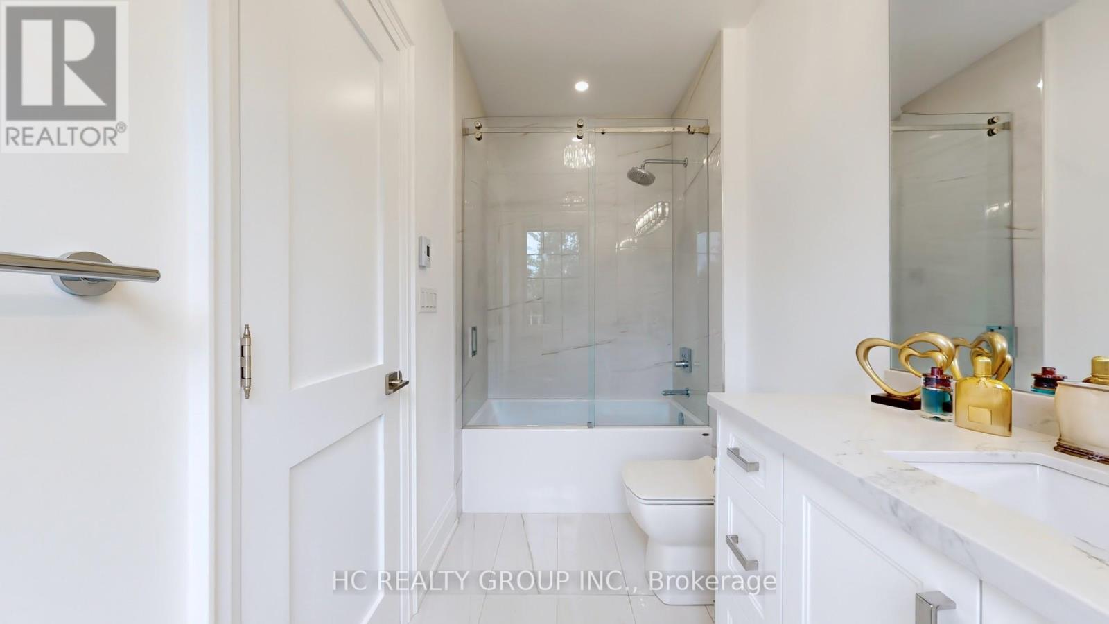Photo 31 of 18 Denham Drive, Richmond Hill ON