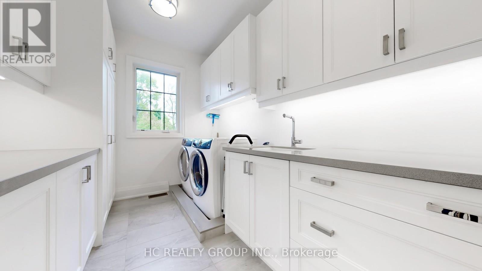 Photo 34 of 18 Denham Drive, Richmond Hill ON