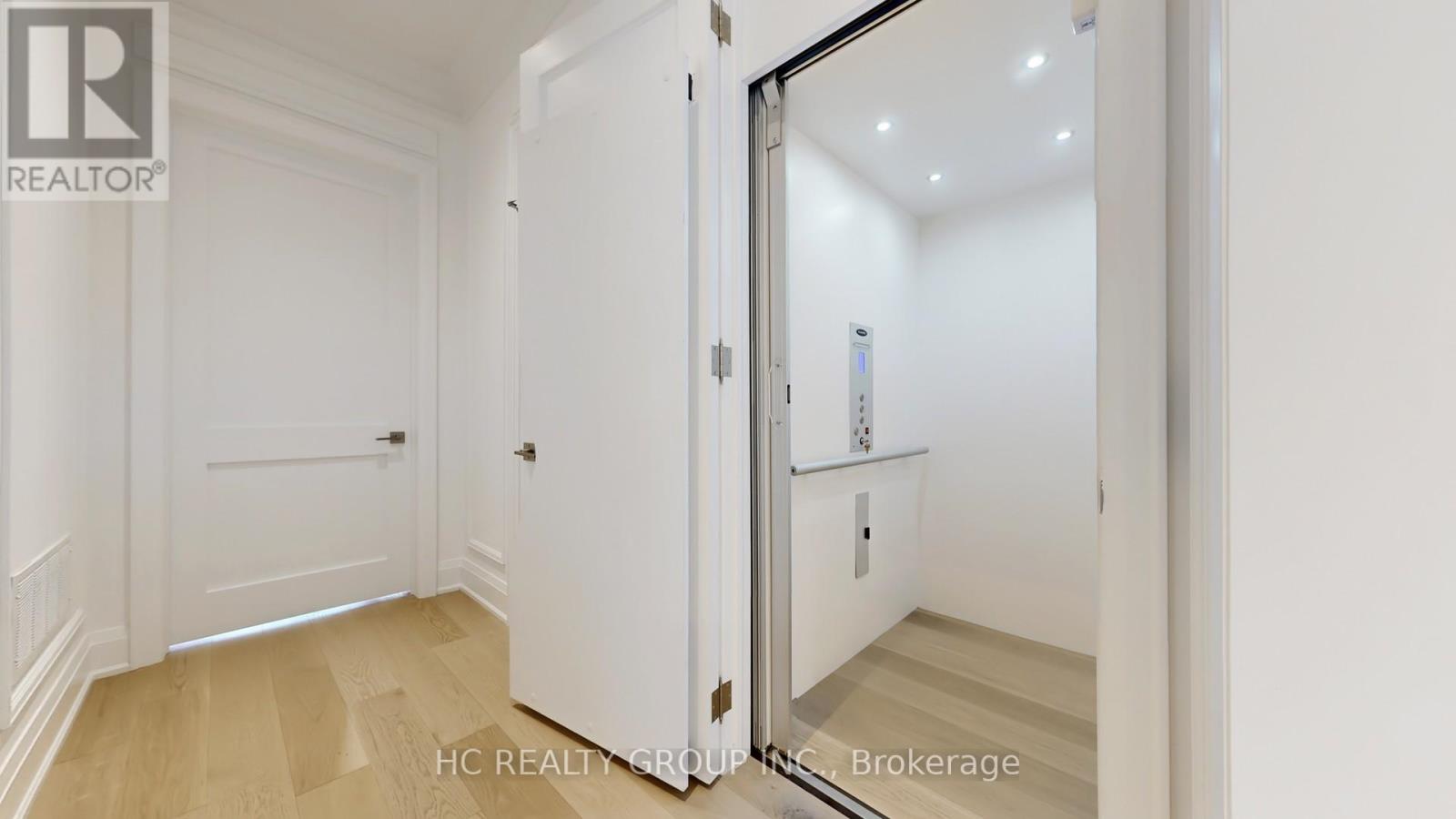 Photo 35 of 18 Denham Drive, Richmond Hill ON