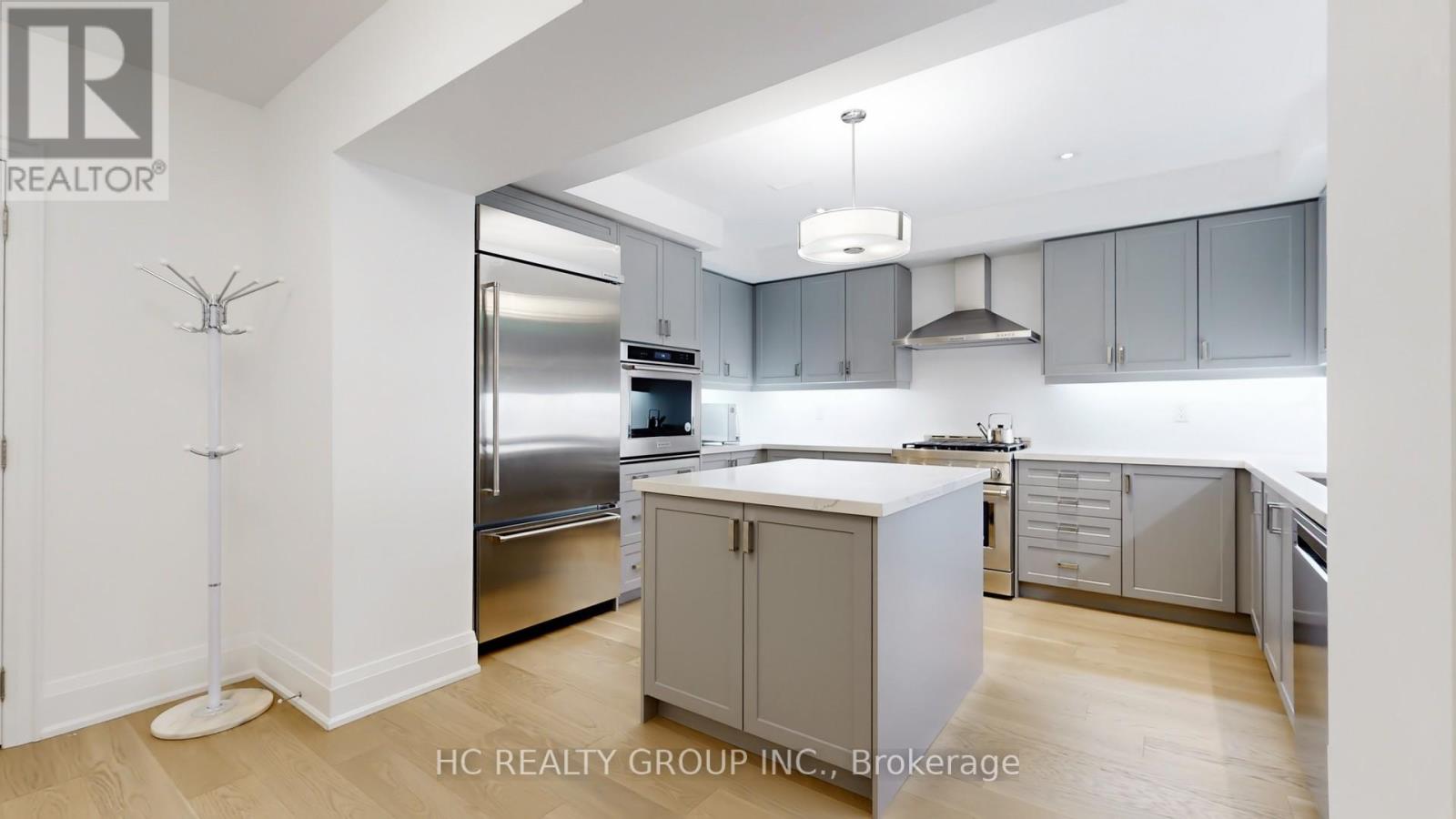 Photo 36 of 18 Denham Drive, Richmond Hill ON