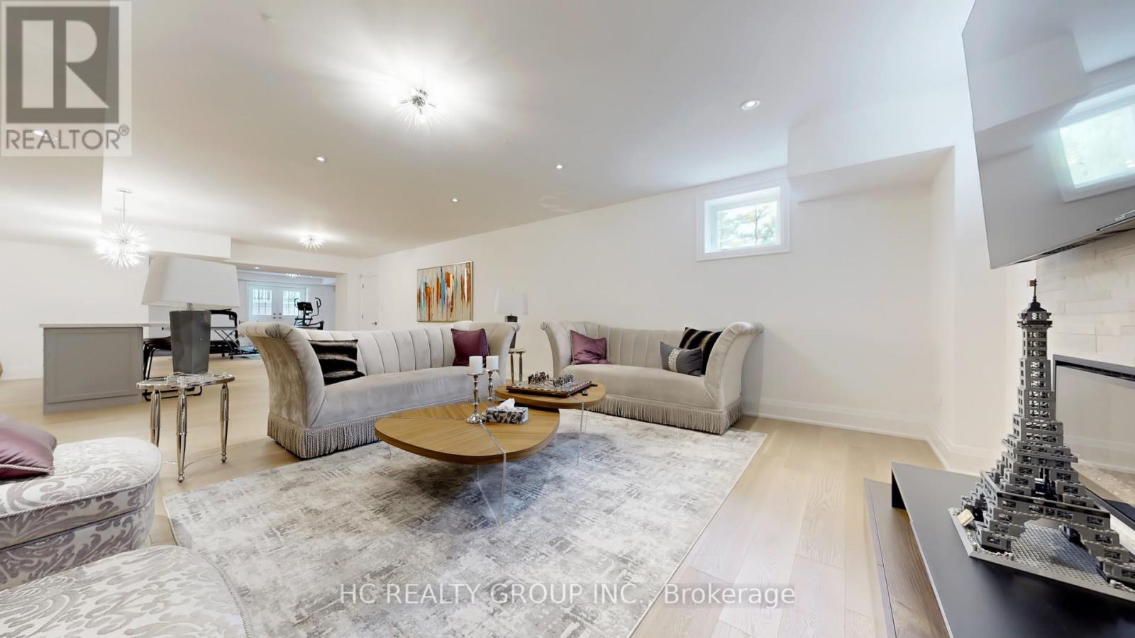 Photo 37 of 18 Denham Drive, Richmond Hill ON