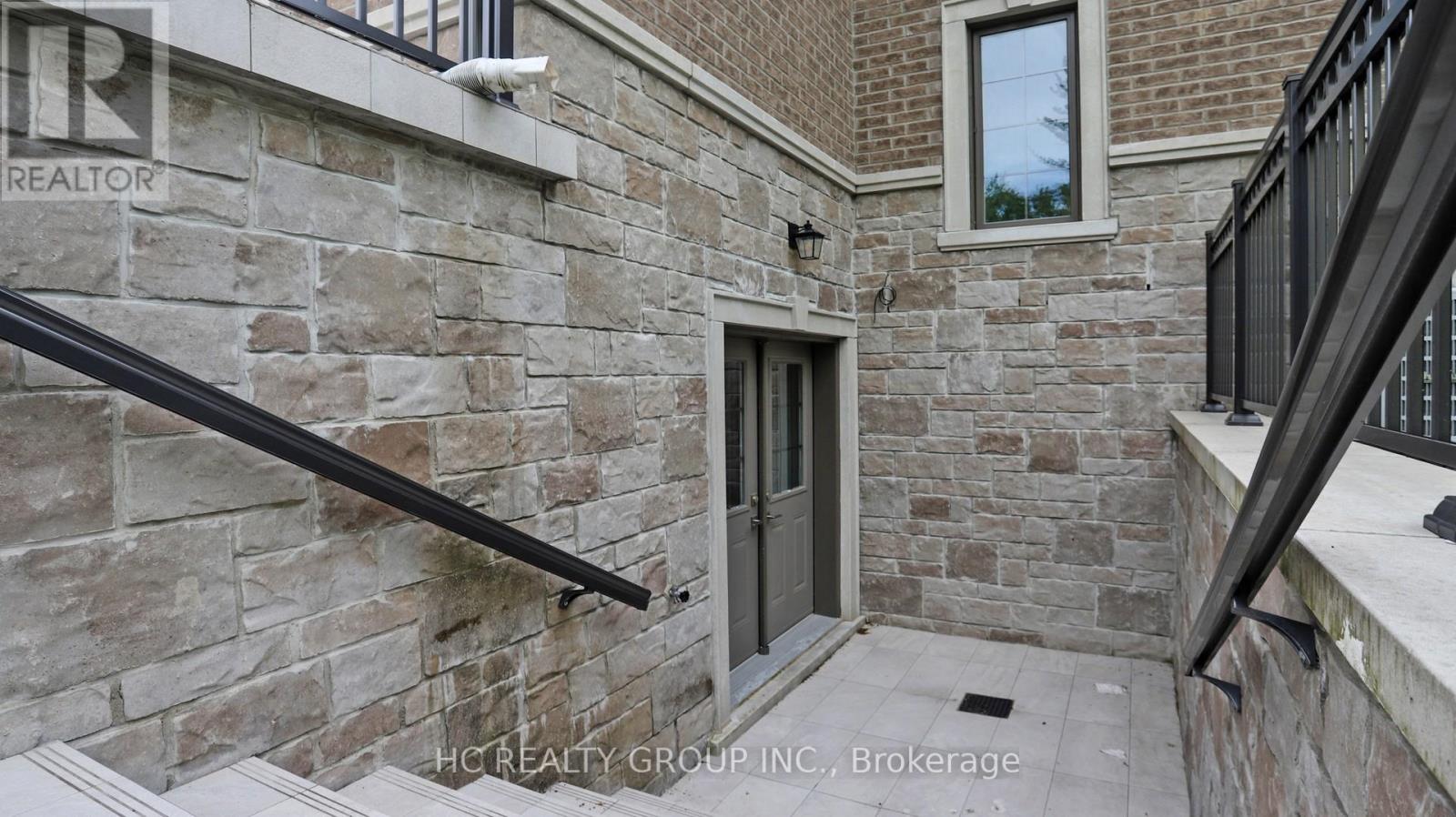 Photo 49 of 18 Denham Drive, Richmond Hill ON