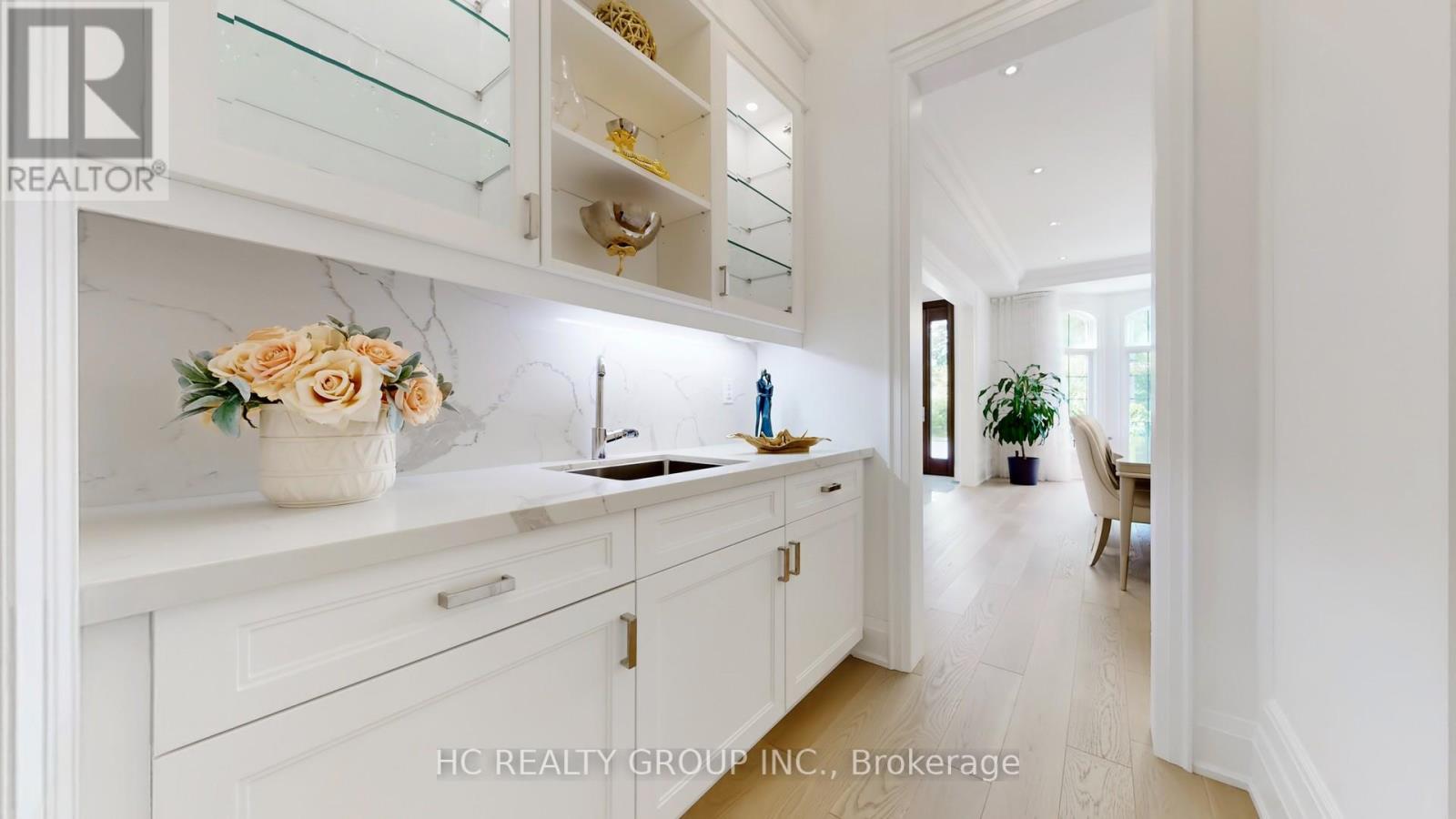 Photo 9 of 18 Denham Drive, Richmond Hill ON