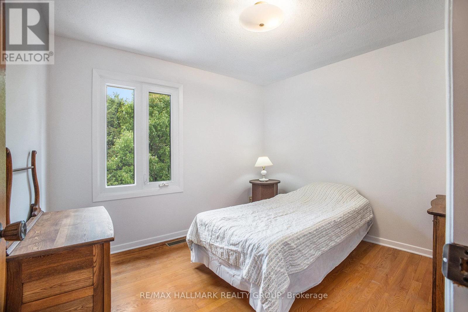 Photo 22 of 618 La Verendrye Drive, Ottawa ON