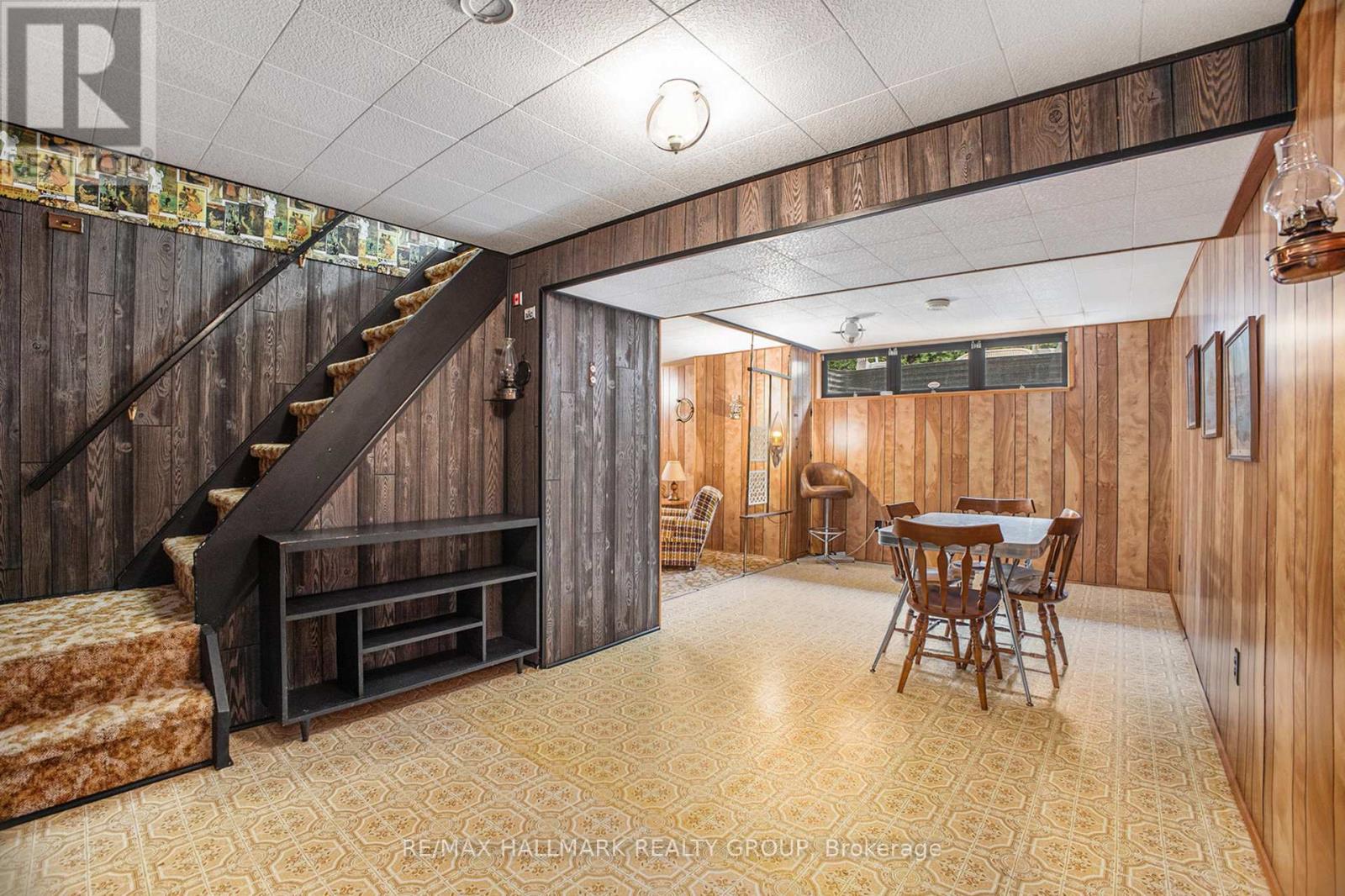 Photo 23 of 618 La Verendrye Drive, Ottawa ON