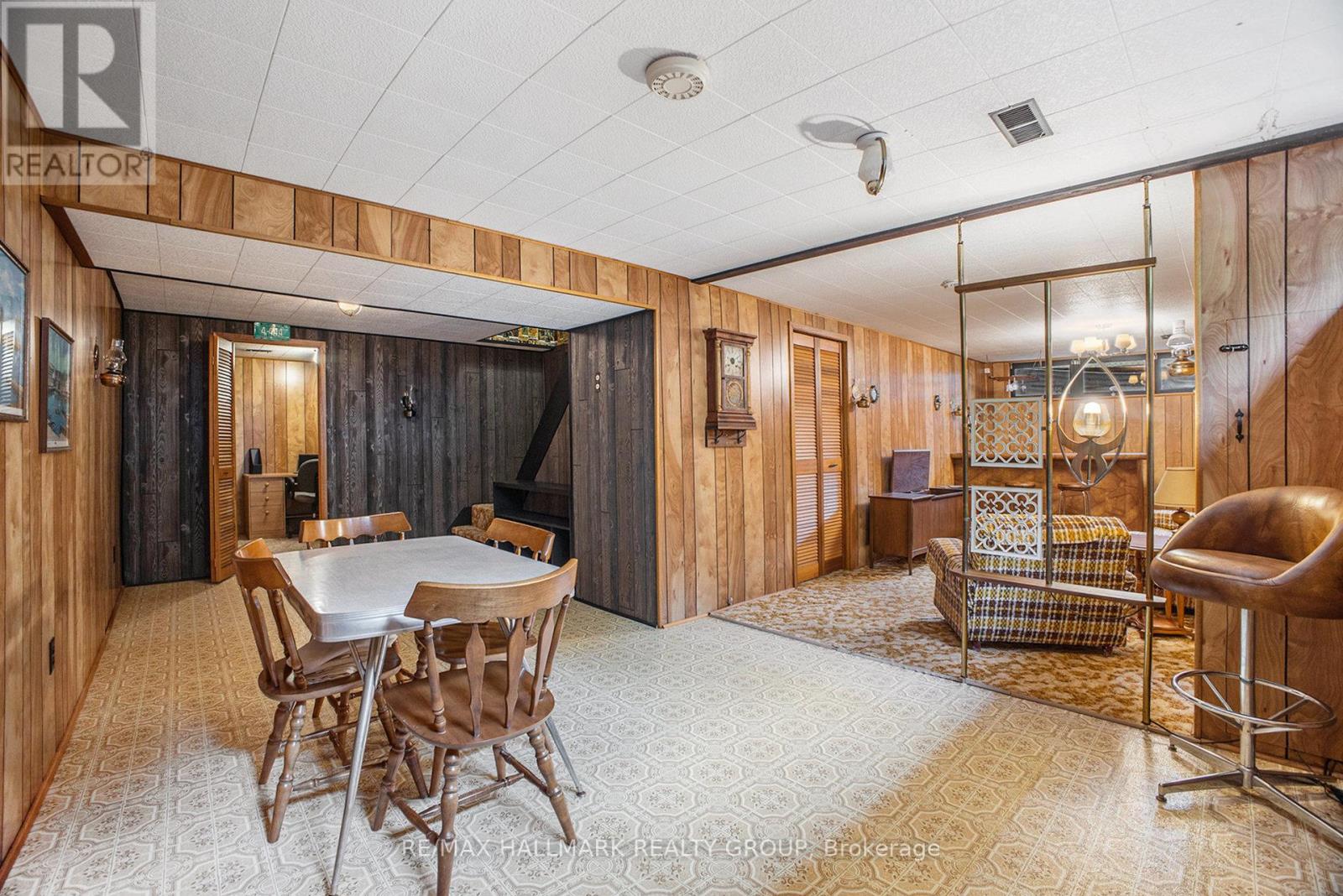 Photo 24 of 618 La Verendrye Drive, Ottawa ON