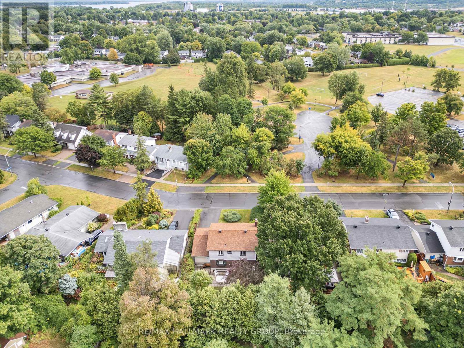 Photo 32 of 618 La Verendrye Drive, Ottawa ON