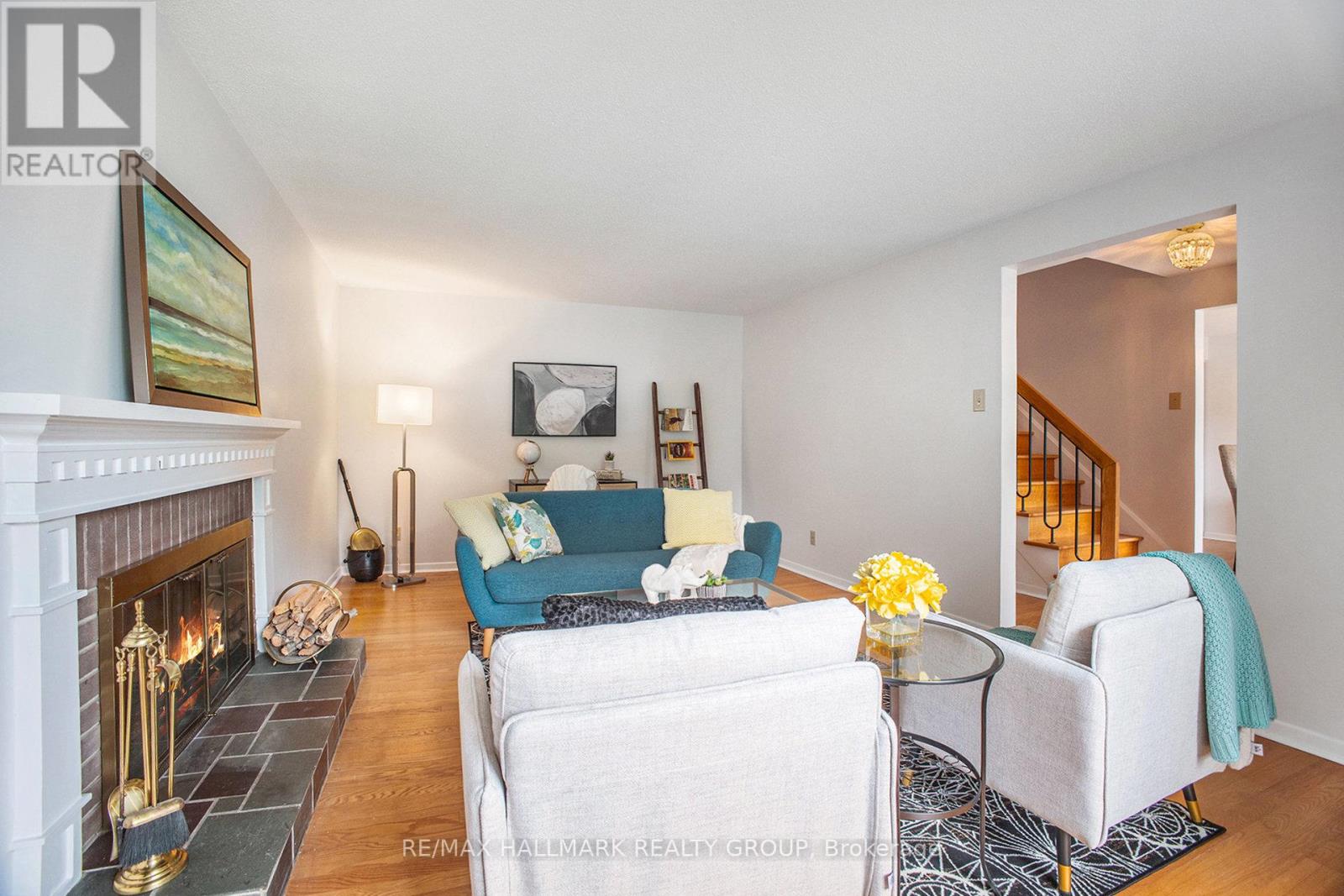 Photo 6 of 618 La Verendrye Drive, Ottawa ON