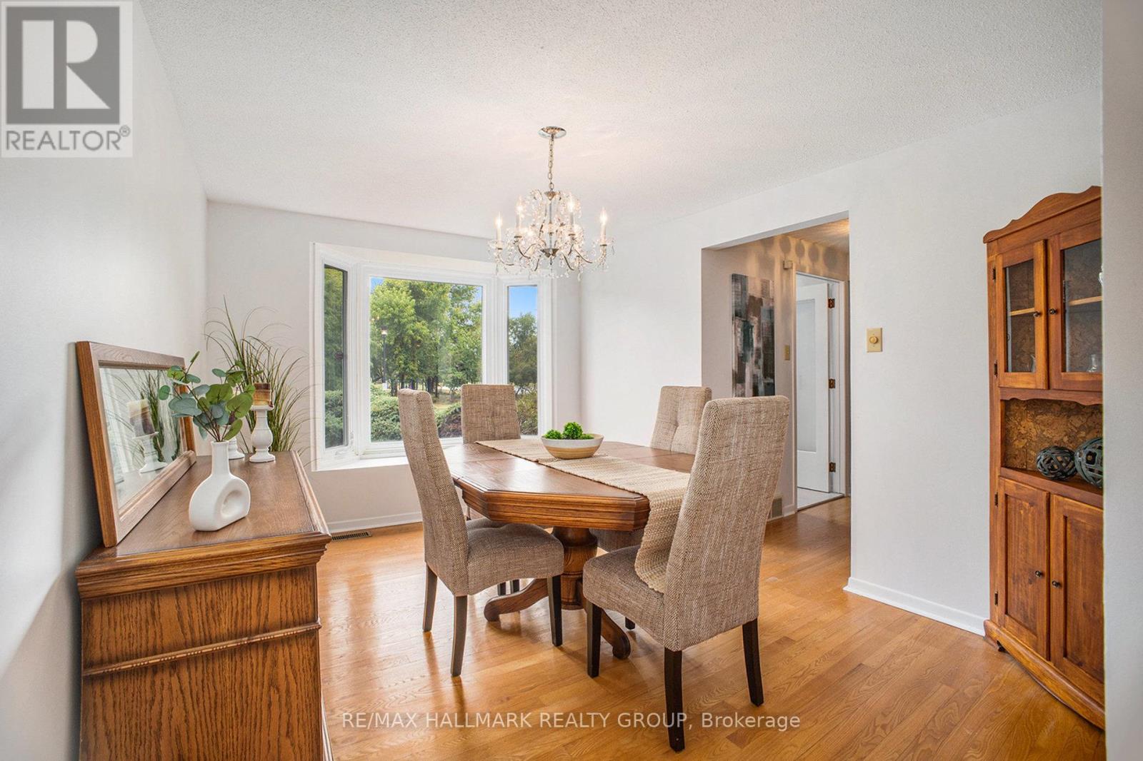 Photo 9 of 618 La Verendrye Drive, Ottawa ON
