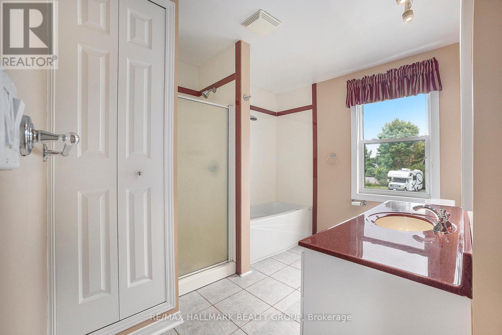 Photo 12 of 3533 Innes Road, Ottawa ON