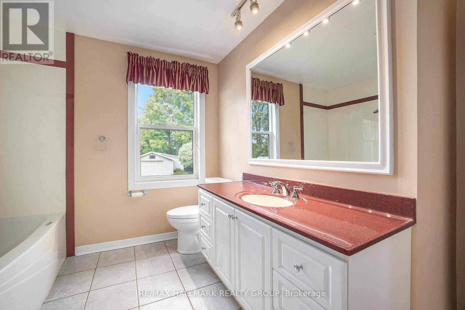 Photo 13 of 3533 Innes Road, Ottawa ON