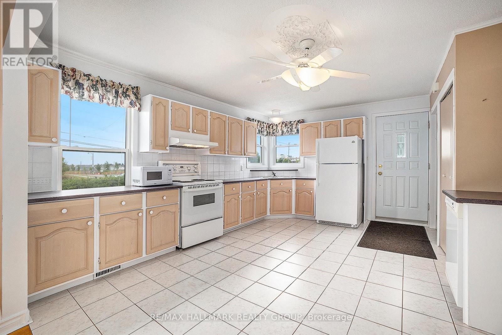 Photo 7 of 3533 Innes Road, Ottawa ON