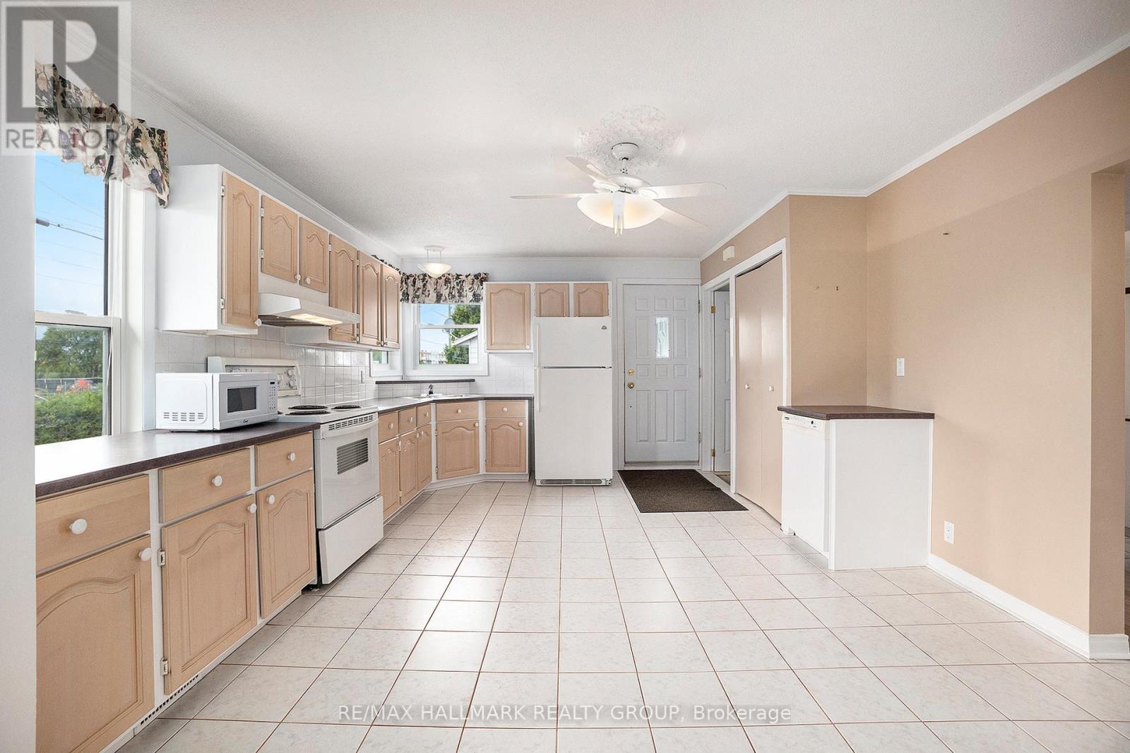 Photo 8 of 3533 Innes Road, Ottawa ON