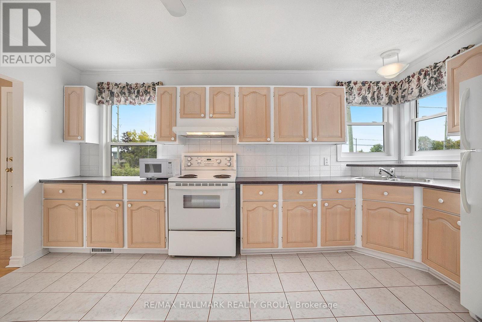 Photo 9 of 3533 Innes Road, Ottawa ON