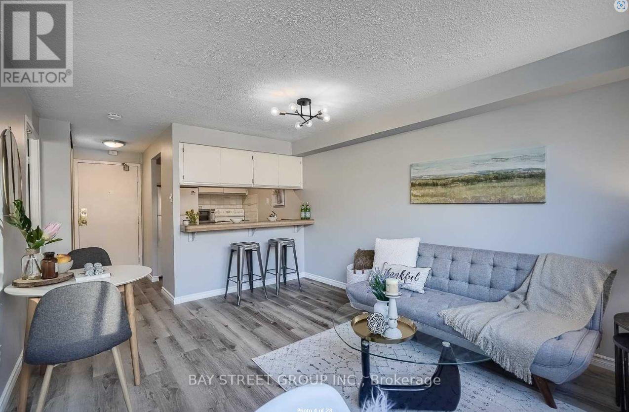 Photo 5 of 652 53 Mccaul Street, Toronto ON